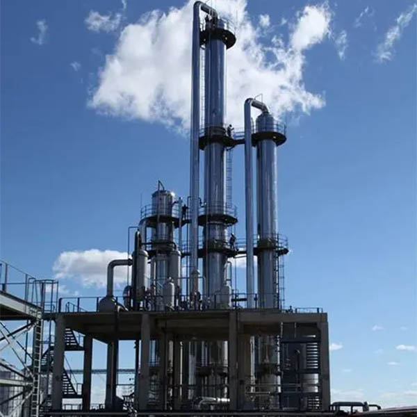 Coloane sau turnuri industriale de distilare a acetonului
